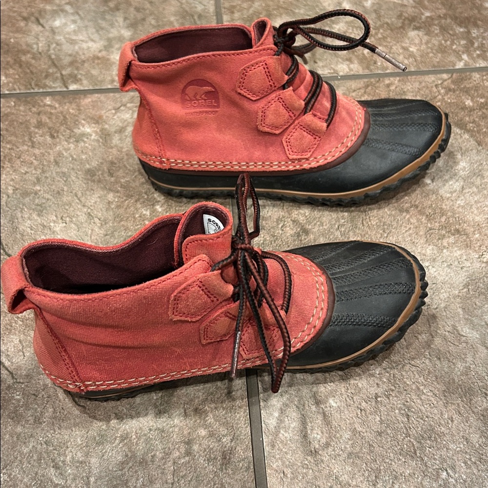 Sorel Boots - Picture 3 of 8